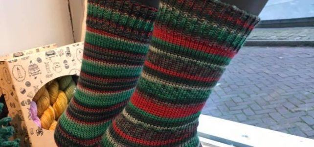Leuk leuk leuk, kerstsokkenwol! Leuk leuk leuk, kerstsokkenwol!