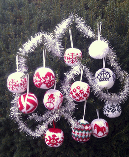 Za. 22 oktober: Kerst- en Speelballen Breien gebreide kerstballen in kerstboom